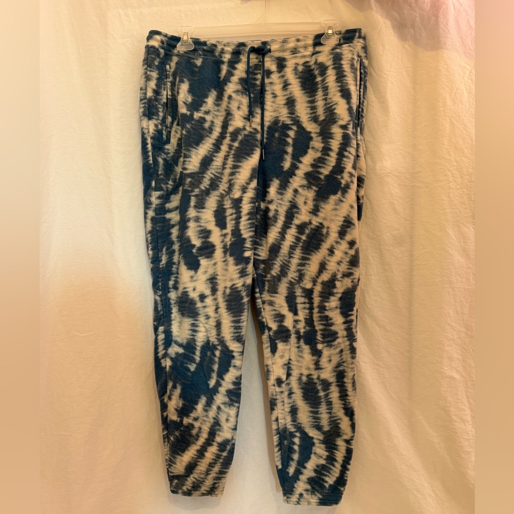 Patagonia Blue and White Fleece Pullover